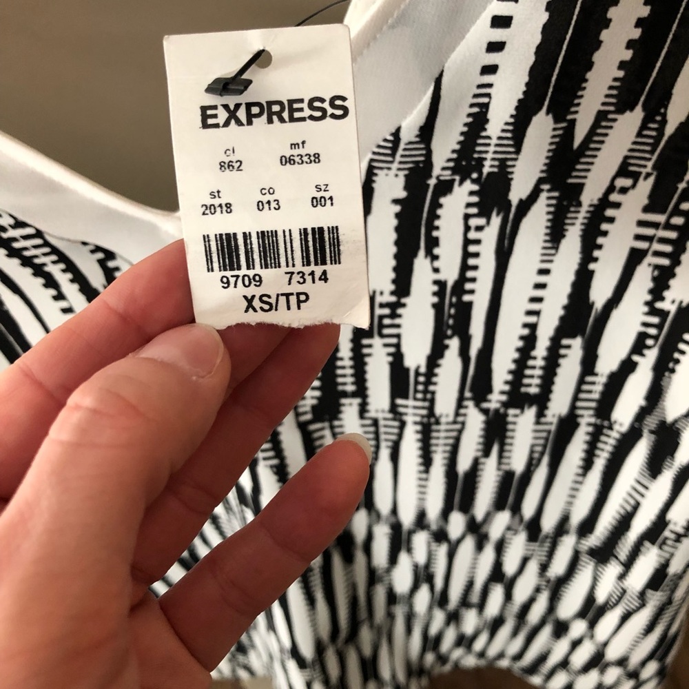 Express Blouse - Picture 2 of 2